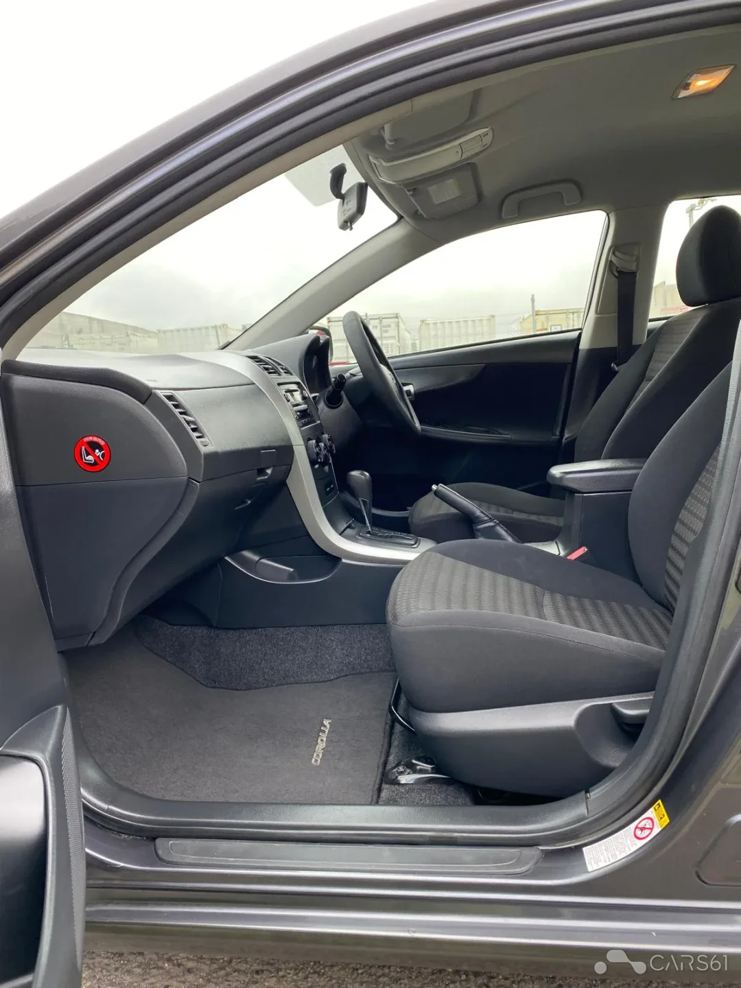 2011 Toyota Corolla — photo 2 of 19