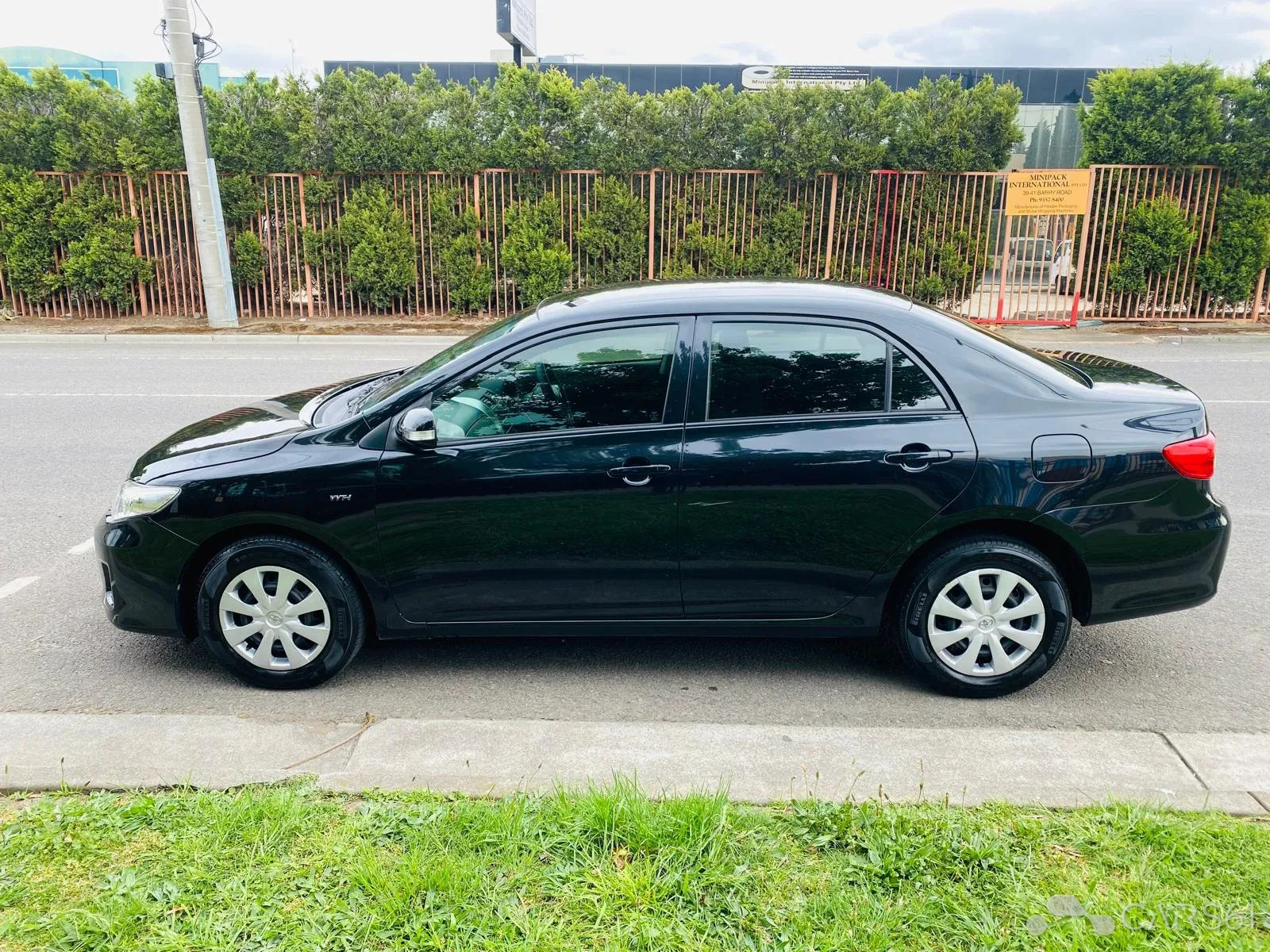 2010 Toyota Corolla — photo 2 of 16